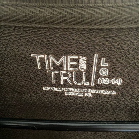 Women’s time and tru sweater - Picture 2 of 2